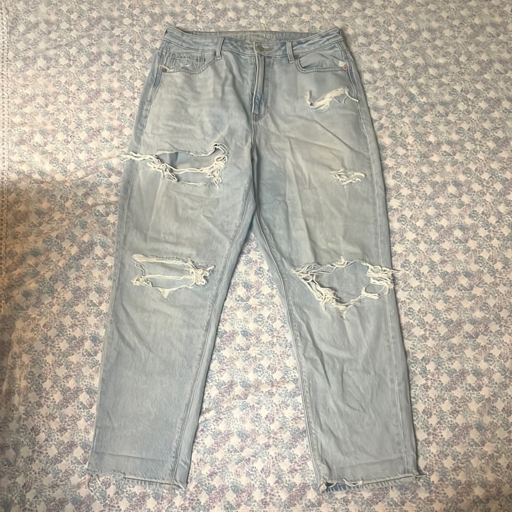 American Eagle Light Wash Mom Jean